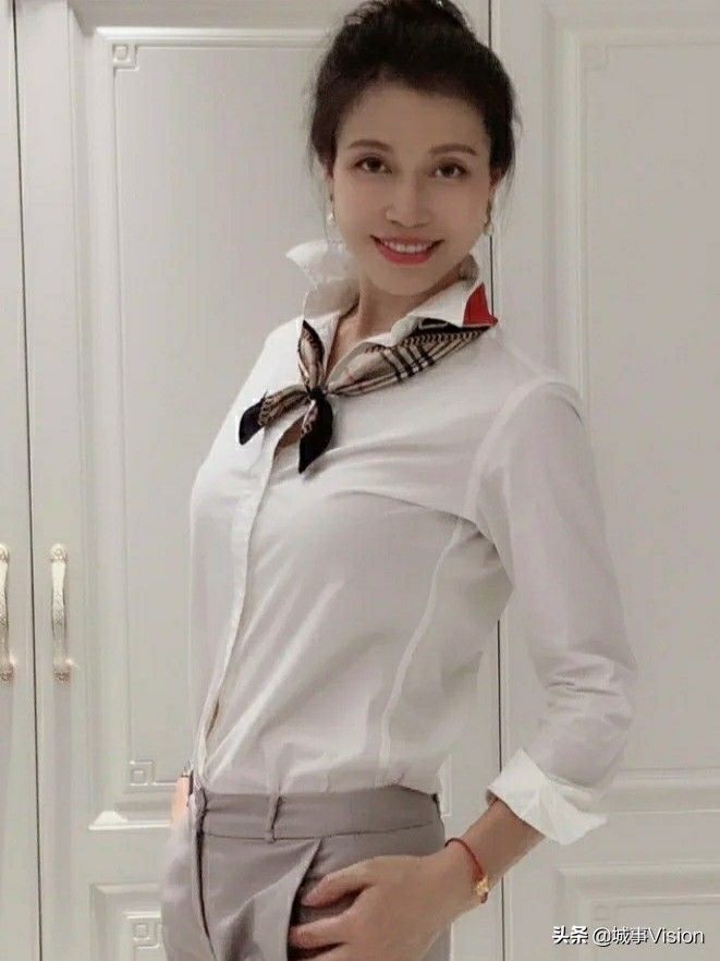 休闲|休闲职场充满能量的白衬衣应该怎么搭?设计划规师分享干货