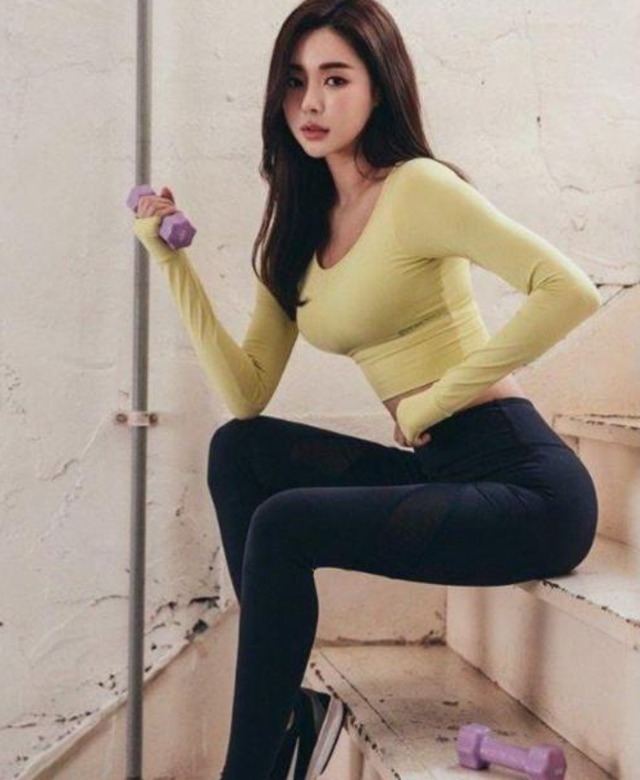 美女|176cm的美女，坚持跑步5年，打造迷人性感身材，运动成就了她