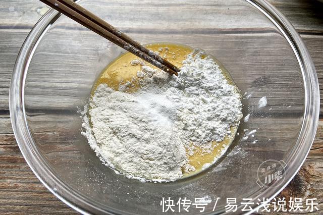 鸡蛋|2个鸡蛋，4根香蕉，锅里一烙想不到这么好吃，做法简单，太香了