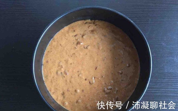 家里有面粉和大枣，就能做枣糕，比蛋糕简单香甜，新手一做就成功