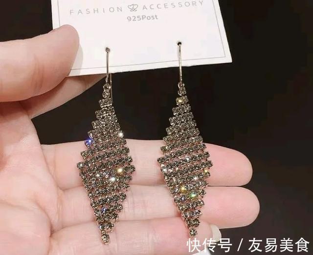 首饰 女人过了40岁,最好别戴这3种首饰,俗气感十足,显得没品味