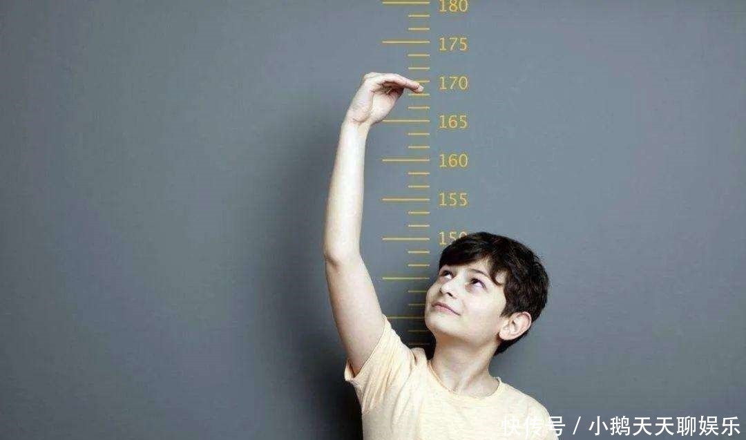 发育|14岁男孩才1米4,3年后长高到一米七八,原来孩子只是晚发育