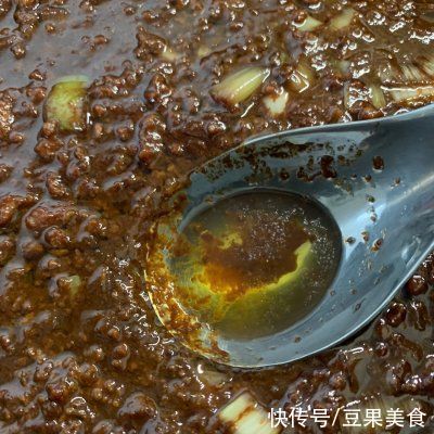 口味|炸酱面这样吃,换个口味换种心情