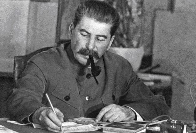 德国|丘吉尔迟迟不开辟欧洲第二战场，是为了保存实力，还是另有谋划？