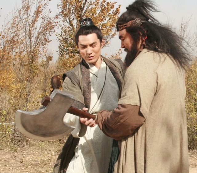 李逵|《水浒传》里李逵跟燕青相比,究竟谁的武功更高一些?