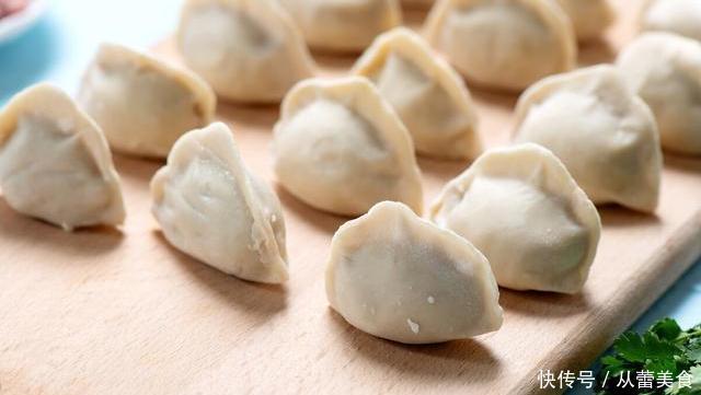 饺子别直接放冰箱，饺子店老板教我一招，放半年吃着也像刚包的