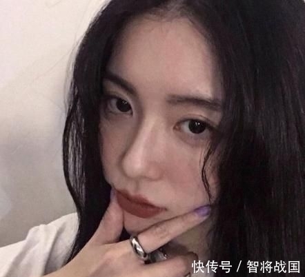 眼睛|让眼睛“变小”的3个习惯,90%的初中生戒不掉,当心变一线天