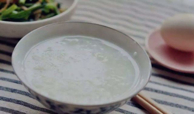 蜂蜜|胃病不能吃豆腐?医生提醒:想养胃,牢记三种食物,胃痛或会好转