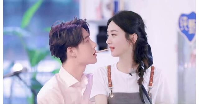 趙麗穎王一博，王炸姐弟出場(chǎng)撒糖撒糖，撒花撒花，喜歡姐弟的請(qǐng)進(jìn)