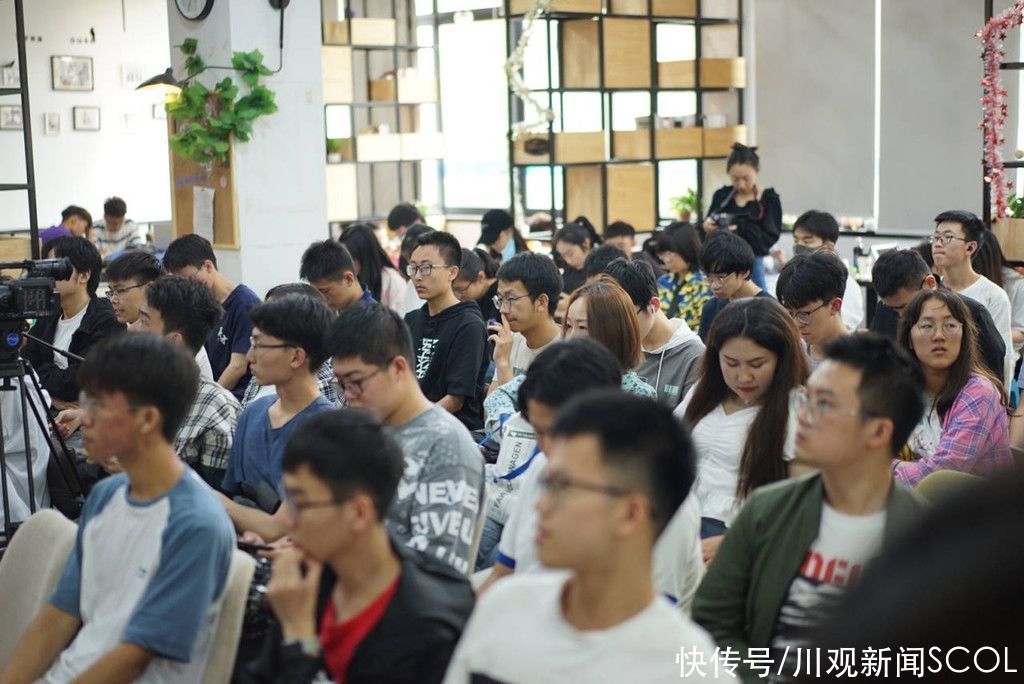 人性#全球超级畅销书作家米奇·阿尔博姆新作出版 洁尘从悲伤中读到人性的温暖