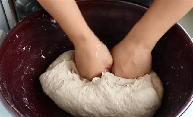 教你在家做荞麦饸饹面,面条筋道又爽滑,怎么煮都不会断