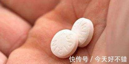 植物生长慢,将3种小东西兑水浇,茎秆粗壮,枝叶疯长不停