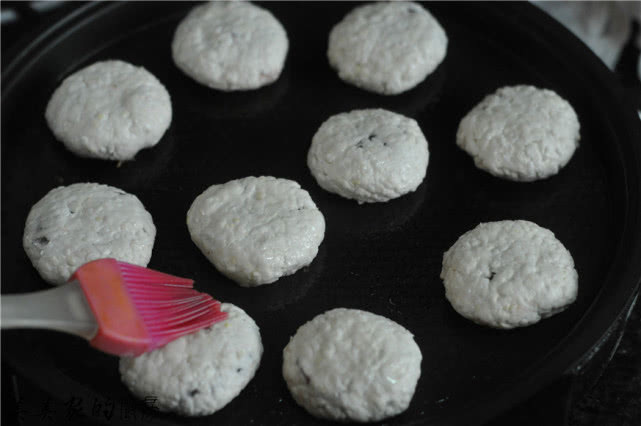 入秋了，儿子天天就馋它，平底锅一烙10分钟上桌，解馋又顶饱！