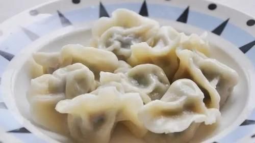 水分|做萝卜馅的饺子时，萝卜别焯水，教你正确做法，饺子馅香多汁