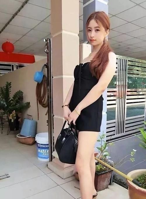 润肤|四胞胎妈妈身材“太好”走红网络,她掀起衣服后,网友都捂住了嘴