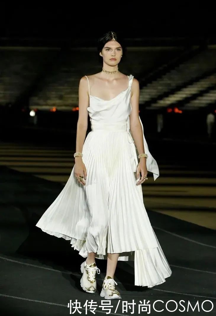 她们的早春秀有多美，我的心就有多荡|壹周潮话题 | 紧身裤