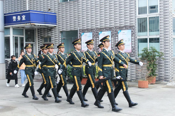 国歌声|这支国旗护卫队，走遍湖城中小学升旗展风采