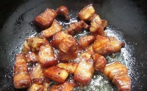 做红烧肉不用焯水,这个方法超简单,红润Q弹,肥而不腻