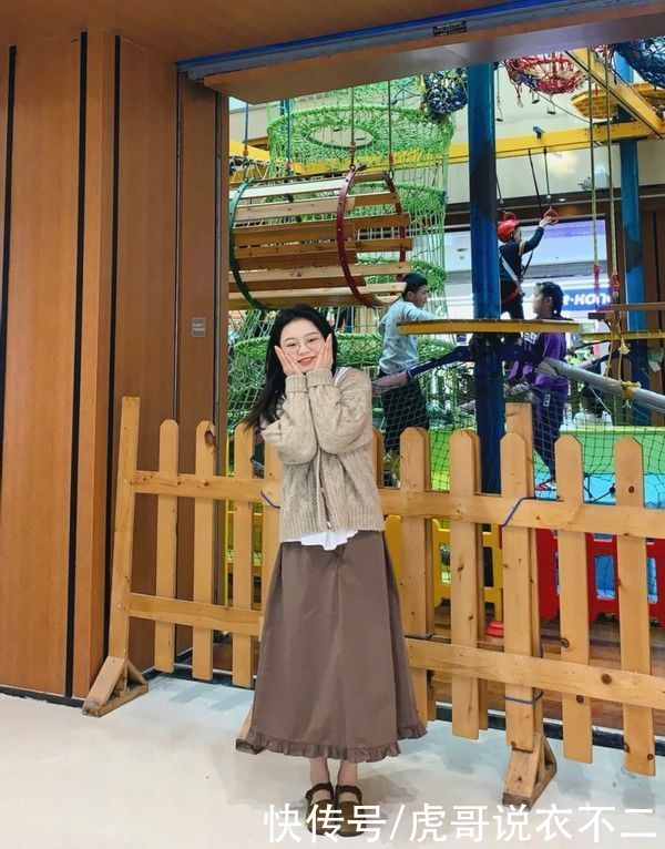 春天别再傻傻的只穿牛仔裤了，这些甜美的小裙子，带你重返18岁