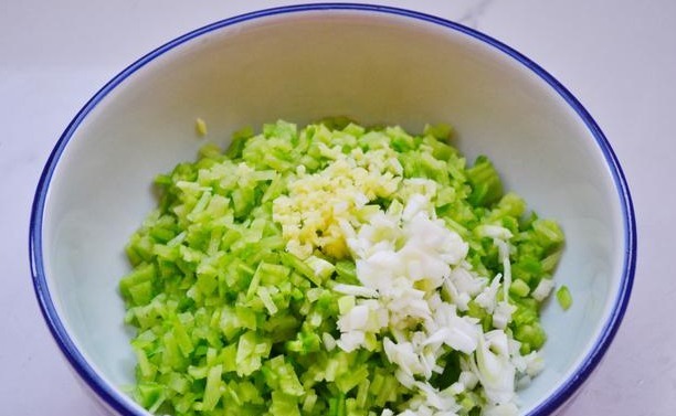 萝卜最好吃的做法，外壳酥脆可口，一口一个超过瘾，给肉都不换