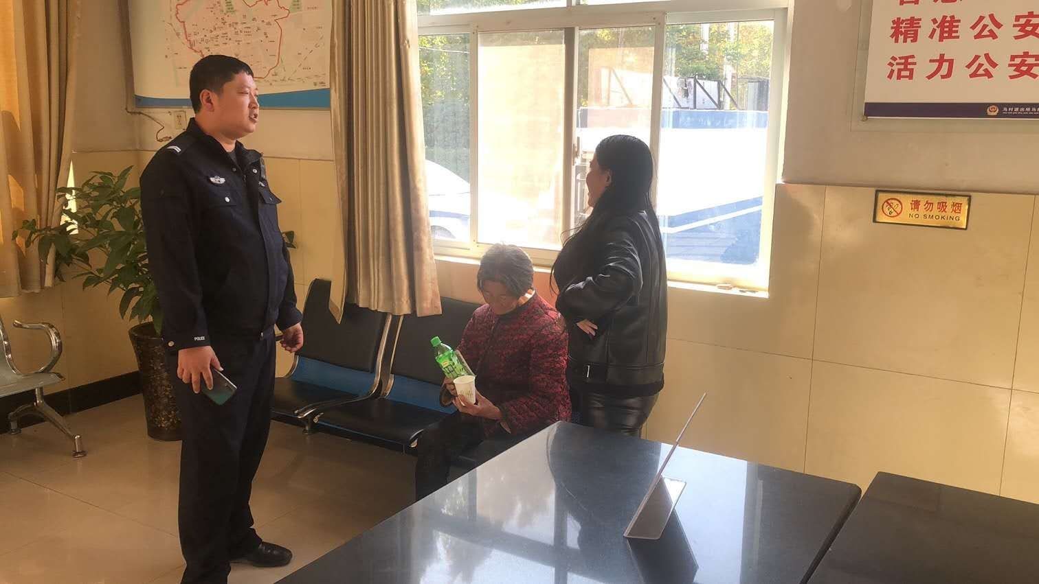 幸得|七旬老人迷路，幸得焦作这些路人和民警热心相助