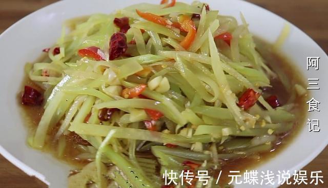 干辣椒|3根莴笋，1个土豆，教你一道下饭菜，香辣又解馋，比吃肉还香