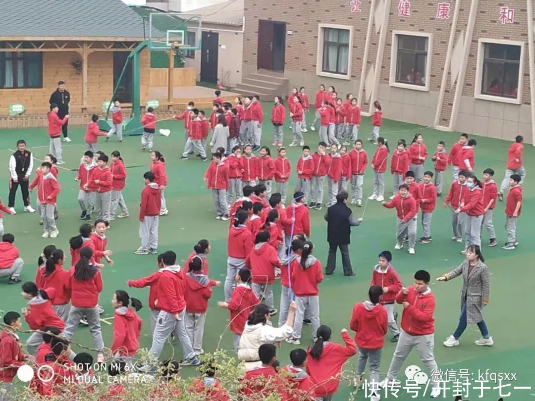 开封市求实小学：跳绳 还得看我的