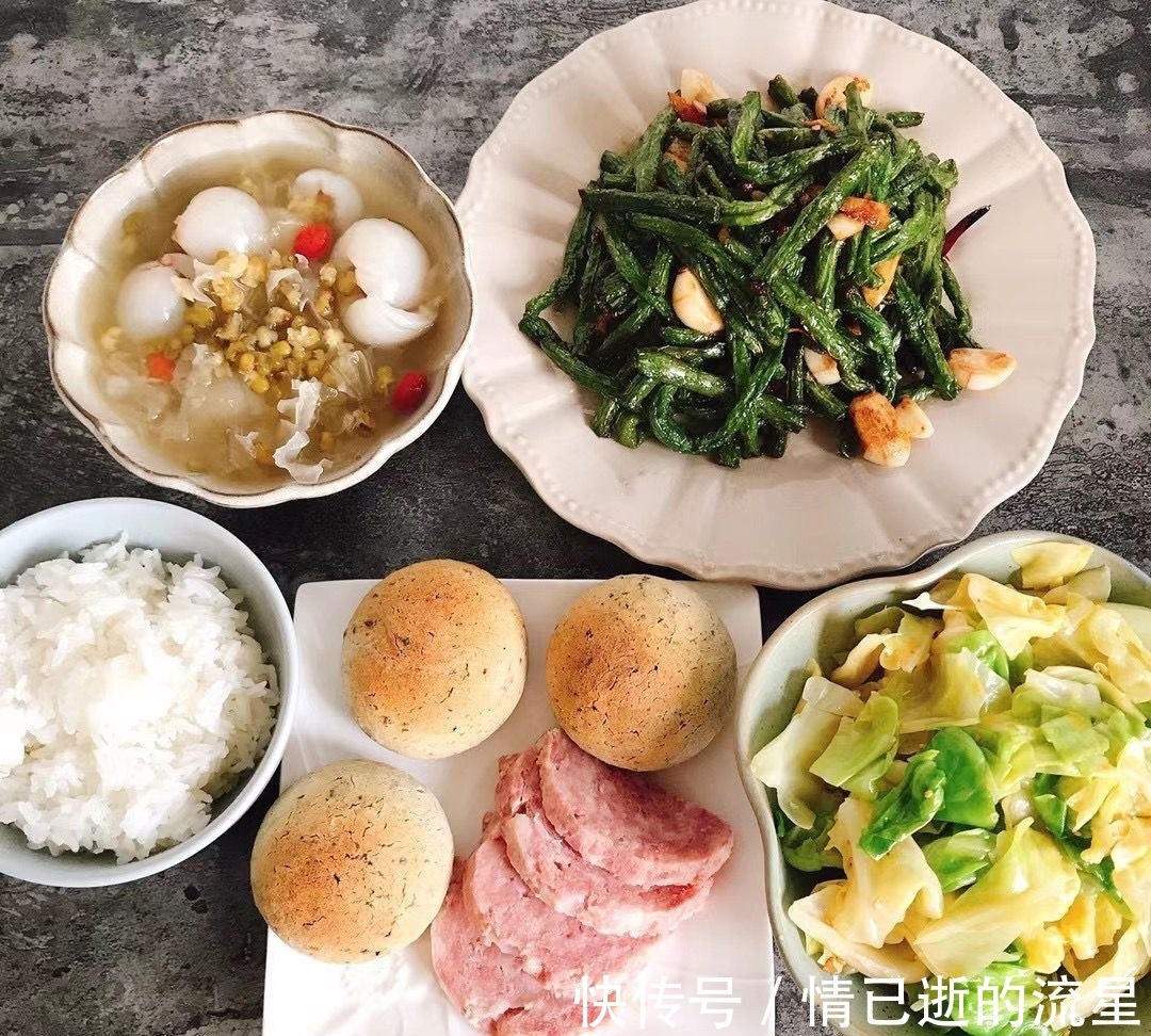 清炒油菜|婆婆来了，媳妇做的晚餐，在朋友圈火了，网友：太抠门了