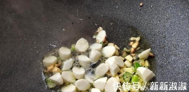 木耳炒鸡蛋|鸡蛋和这3样蔬菜一起炒，营养又低脂，入春后我家1周吃5次，太鲜了