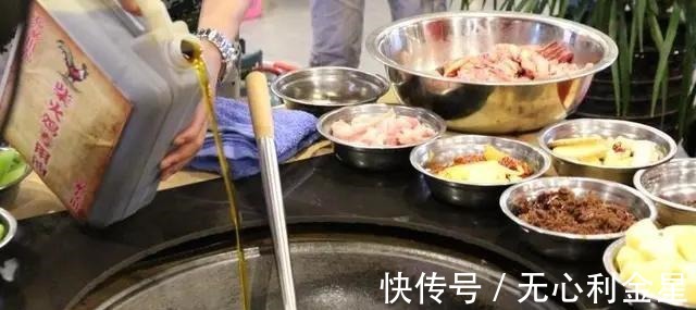 一家10口去吃柴火鸡，一共花了268元，结账时多花了很多钱！