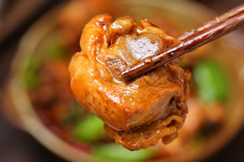  比黄焖鸡还好吃的辣炒鸡块，麻辣鲜香肉质不柴不硬，就是太费米饭