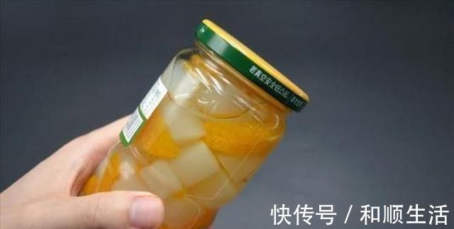 才发现罐头上有个“小机关”,轻轻碰一下,轻松打开,看完跟着学