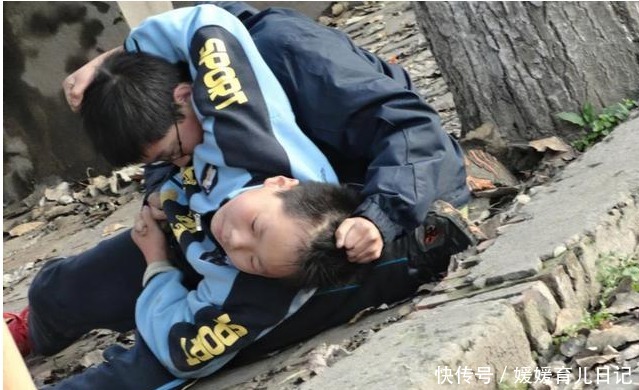 二胎家庭的现状,老大比不上老二精,但却比老二更......