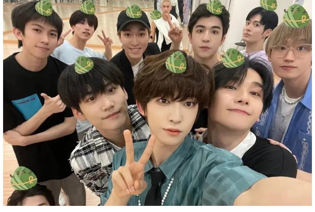 into1|INTO1真心夜海报引热议,修图师太厉害,p得没有一人像“本人”