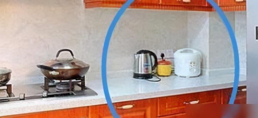 厨房|头一次见有人厨房这样装插座，一进门我就看愣，太聪明了