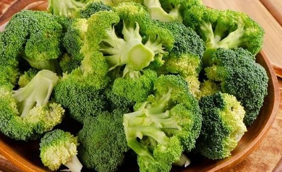 食物|女性想要不显老，不妨多吃三种食物，滋润皮肤，早吃早受益