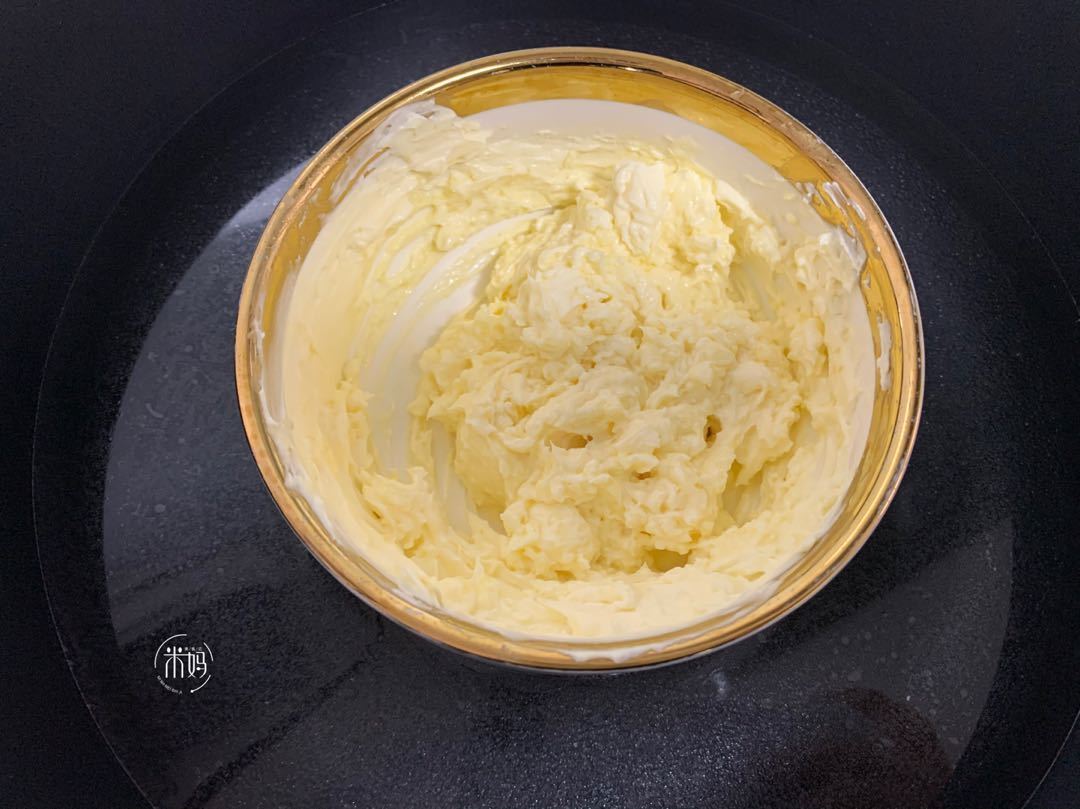 不用烤箱,就能做慕斯蛋糕,口感细腻丝滑入口即化,吃一口真满足