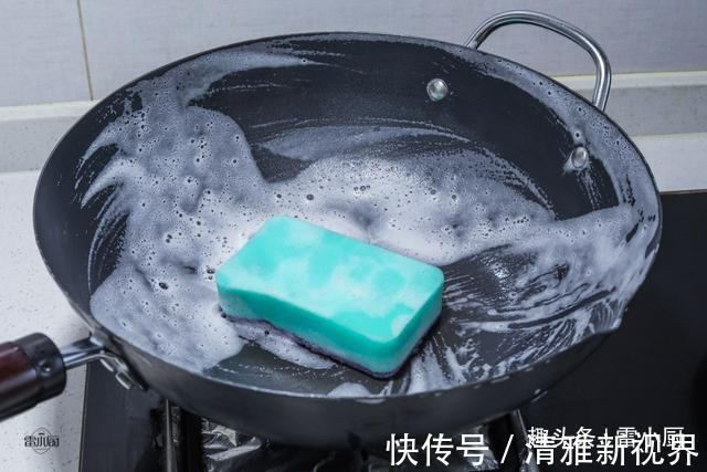 铁锅怎么开锅教你方法,用多久都不粘锅不生锈,方法简单又实用