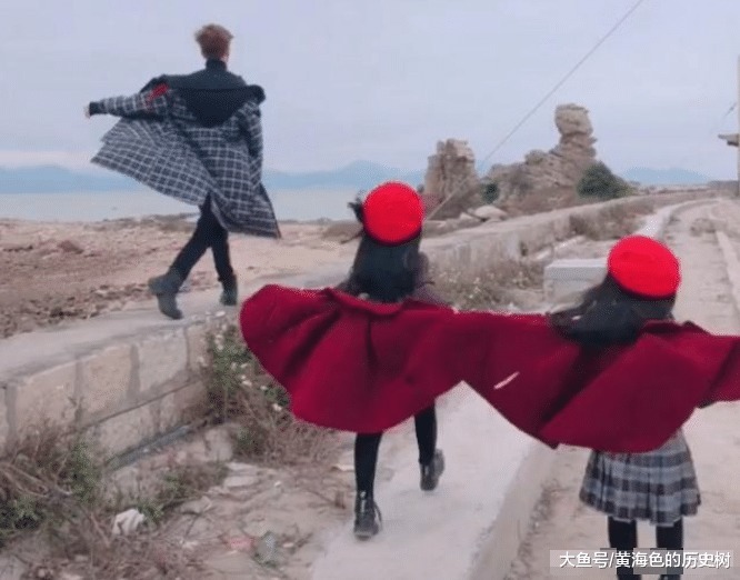 奶爸带双胞胎女儿回农村过年,耍酷成了拜年,果然是帅不过三秒