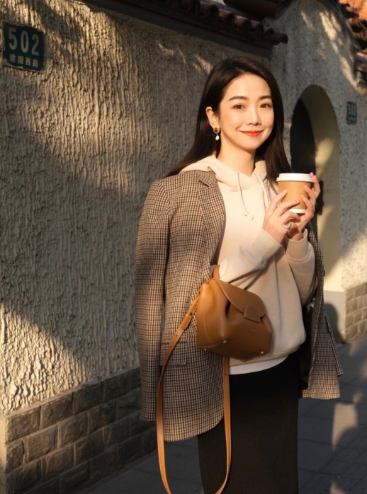 半身裙 2021年超火的“格纹外套”,分分钟穿出高级感,这样搭保暖还好看