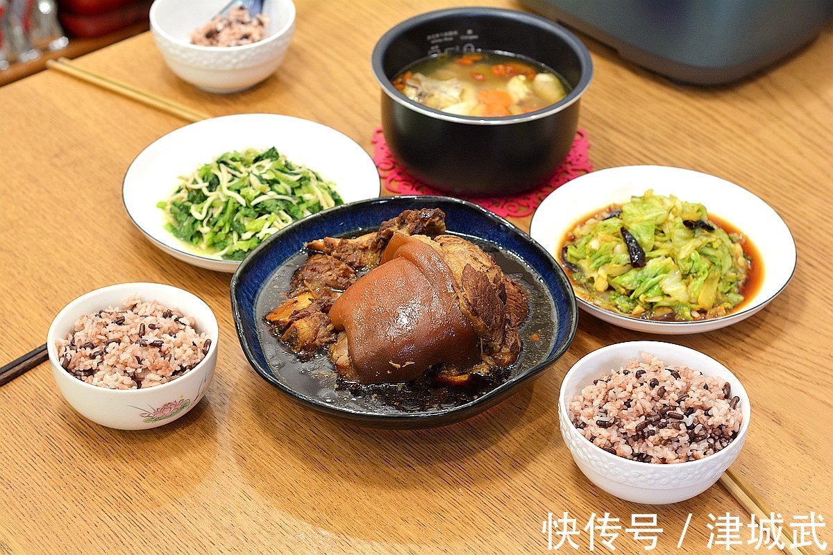 北京3口人的家常晚餐,1荤2素1汤红豆饭,解馋省时原来有窍门