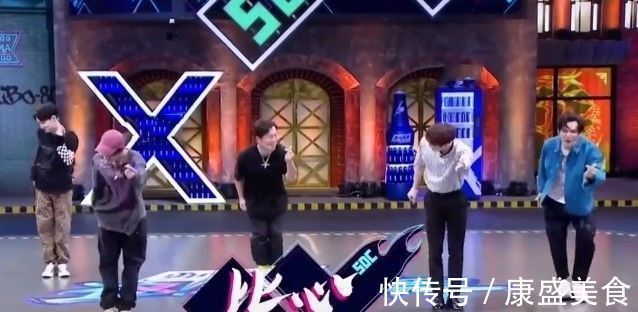 所有人都穿黑袜子,唯独忘告诉王一博,看他穿的啥,粉丝笑出鼻涕泡