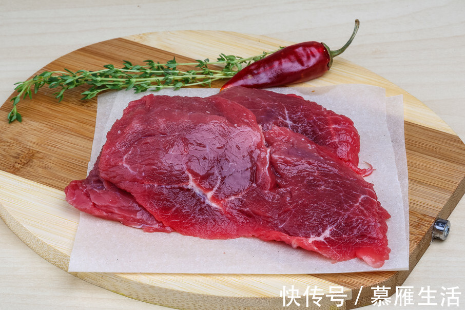 肉质|买牛肉时,别再被商贩忽悠了,牢记3不买技巧,肉质新鲜口感好