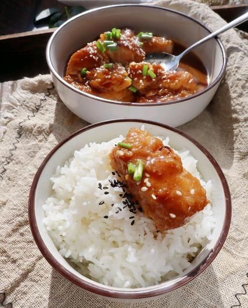 母子俩晚餐晒到朋友圈火了，简单又温馨，网友：妈妈做的菜就是香