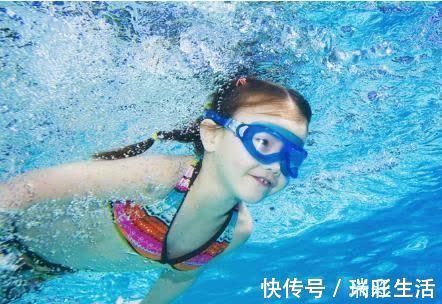生长激素|夏天多游泳真能长高?儿科医师:这个游泳姿势对长高更有效