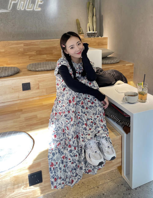 今年碎花裙这样穿，优雅显气质，开启一整个春天的浪漫