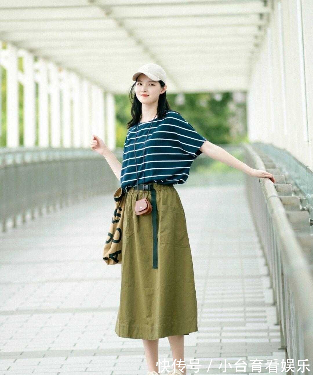 半身裙|三四十岁女人穿半身裙，记住“3个”搭配技巧，洋气显瘦又减龄