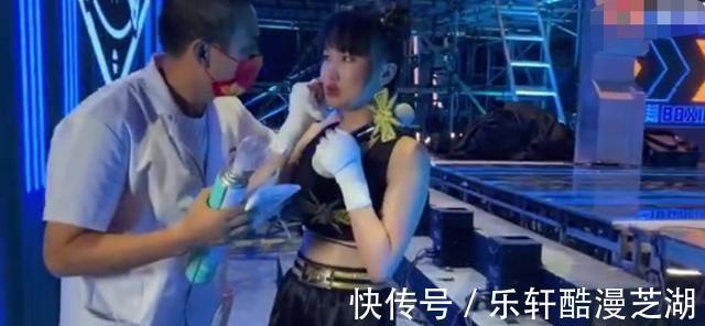 如此拼命黄龄录综艺被王菊打哭,下巴移位呼吸困难,粉丝超心疼