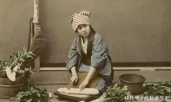 男子|日本真实老照片:男子头戴箩筐,最后一张是日本新娘!