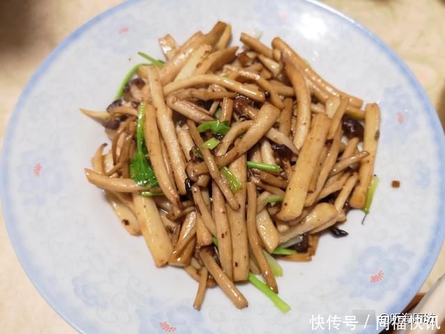 午餐|母子俩的午餐，一荤两素，花不了20分钟，孩子：妈妈做的最好吃